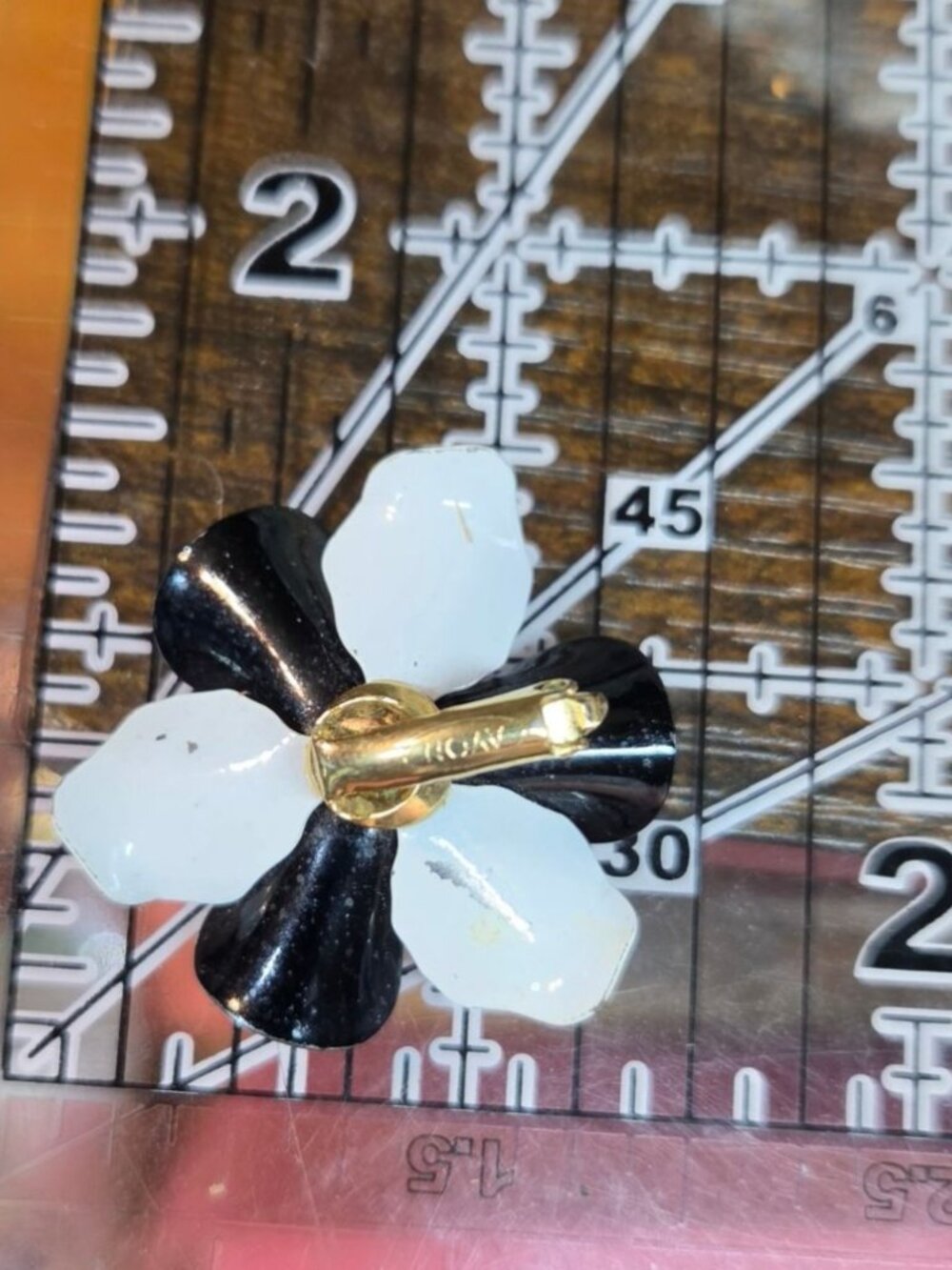 VTG Avon Polka Dot Layered Flower Clip On Earrings Black White Crystal Center - Picture 4 of 4